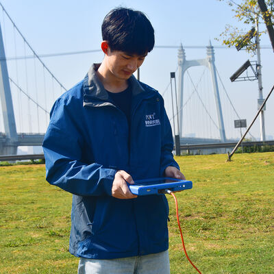 Máy dò nước ngầm PQWT TC150 với độ sâu 150m, Màn hình cảm ứng 7 inch và Tần số ba cho Khảo sát địa vật lý nước