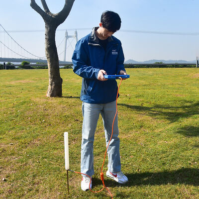 Máy dò nước ngầm PQWT TC300 sâu 300 mét với màn hình cảm ứng 7 inch và lập bản đồ tự động